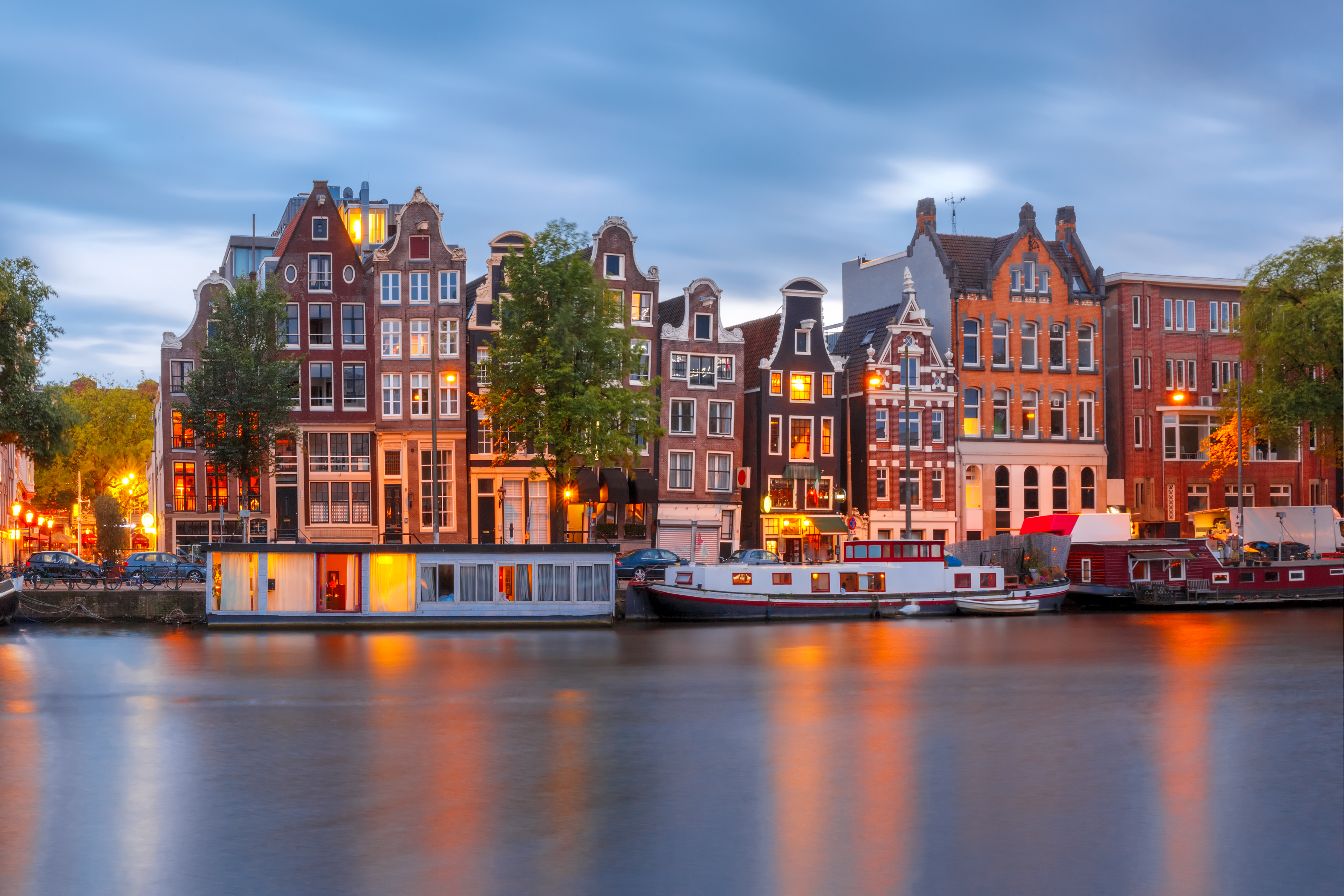 night-city-view-amsterdam-canal-with-dutch-houses
